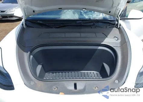 2023 Tesla Model Y Awd/Long Range Dual Motor All-Wheel Drive z USA, uszkodzony, nr VIN 7SAYGDEE1PF752864